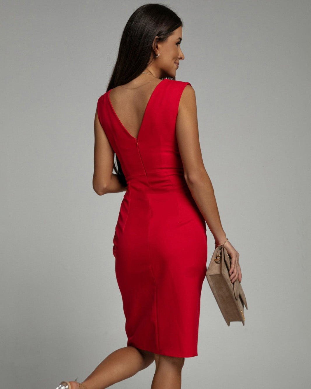 Louna | Robe cintrée avec décolleté en V et fente